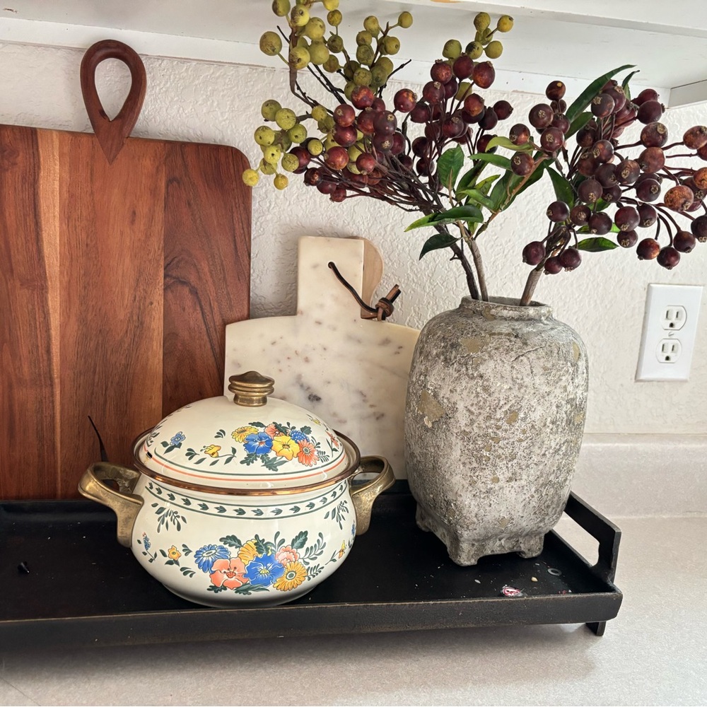 Vintage floral design pot